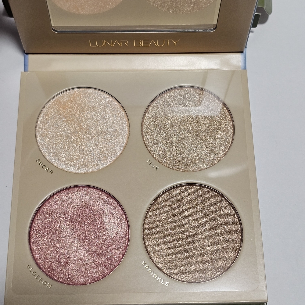NEW Lunar Beauty Moonshroom Highlighter Palette